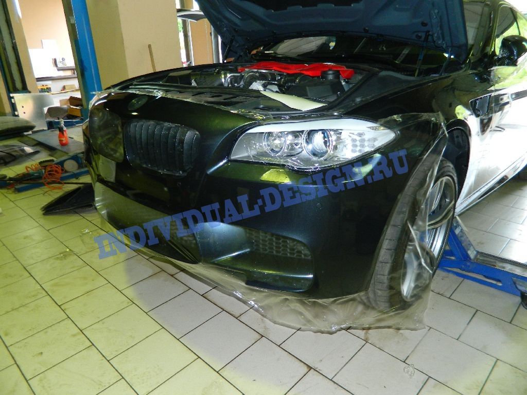 Оклейка передней части bmw M5 прозрачной защитной пленкой.