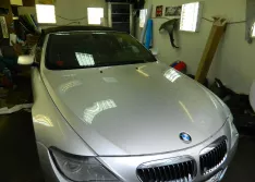 Оклейка bmw 6er синей хром пленкой.