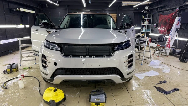 Оклейка полиуретаном Range Rover Evoque