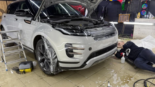 Оклейка полиуретаном Range Rover Evoque