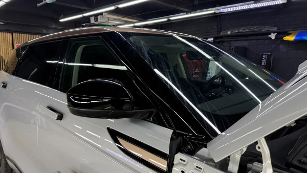 Оклейка полиуретаном Range Rover Evoque