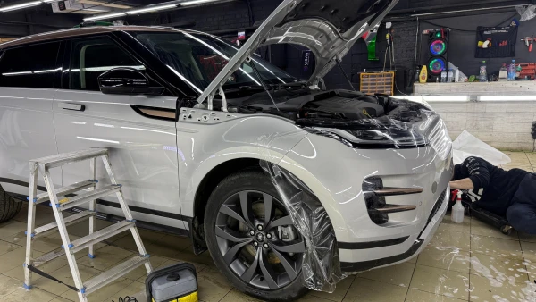 Оклейка полиуретаном Range Rover Evoque