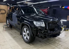 Оклейка JEEP в цветной матовый черный полиуретан 