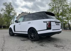 Оклейка Range Rover белой матовой пленкой