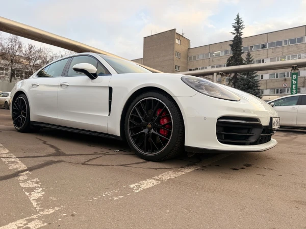 poliuretanovaya oklejka porsche panamera   