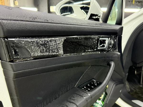 poliuretanovaya oklejka porsche panamera   