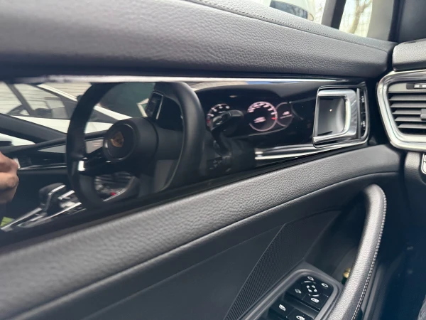 poliuretanovaya oklejka porsche panamera   
