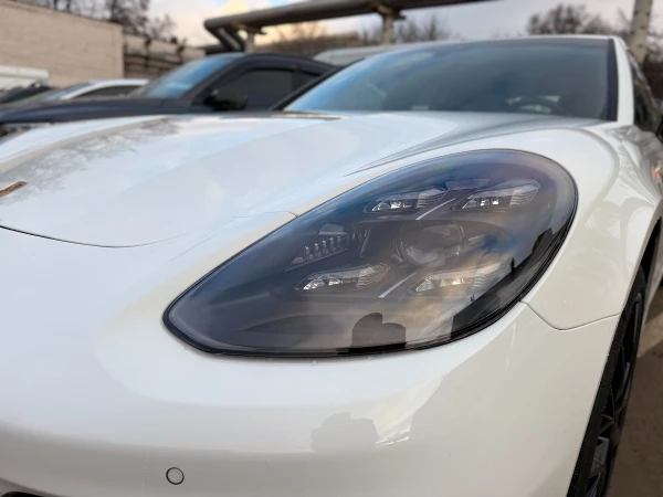 poliuretanovaya oklejka porsche panamera   