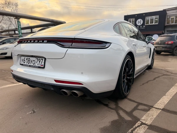 poliuretanovaya oklejka porsche panamera   
