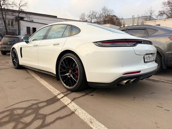 poliuretanovaya oklejka porsche panamera   