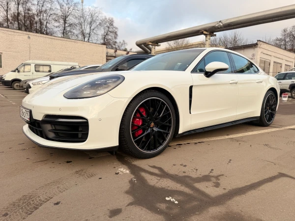 poliuretanovaya oklejka porsche panamera   