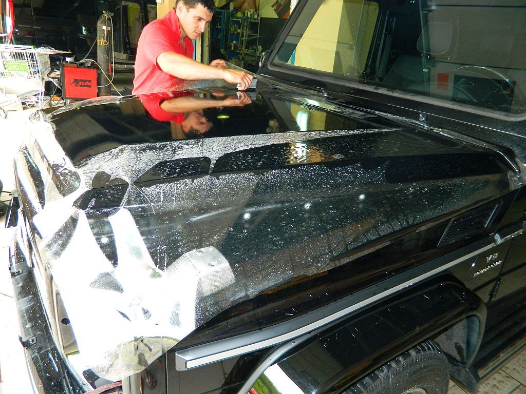 Защита капота антигравийной пленкой Mercedes g