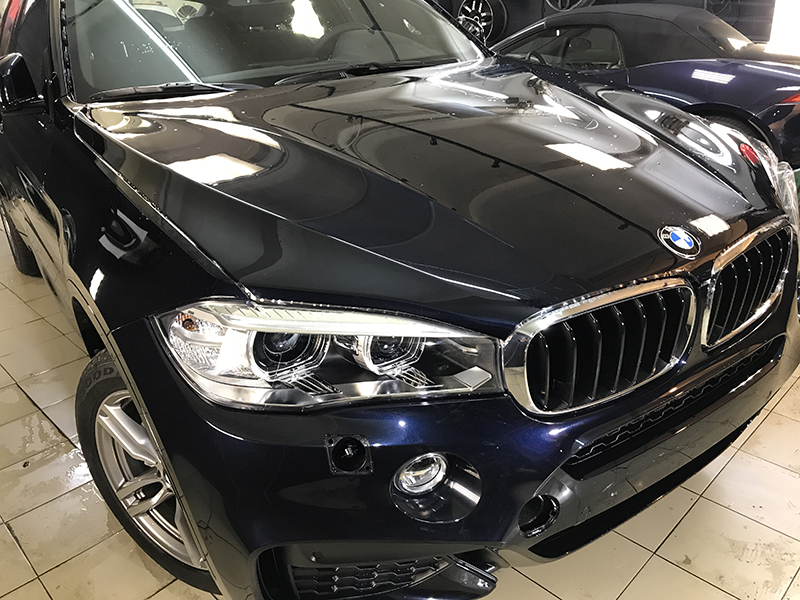 Оклейка капота BMW X5 защитной пленкой